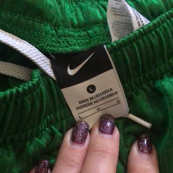 Boys L Nike shorts - Picture 2 of 2